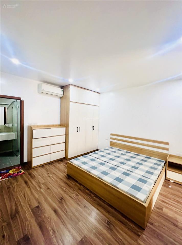Cho thuê căn hộ 10 triệu/tháng, vào ở ngay, 3 phòng ngủ, căn góc, tầng cao thoáng mát, bc đông nam