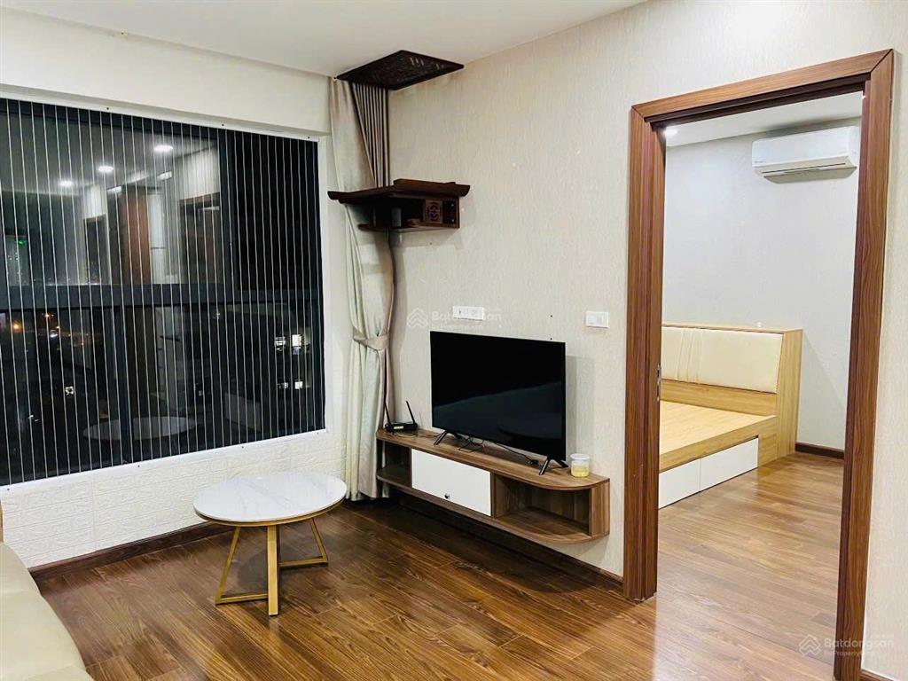 Cho thuê căn hộ 2 ngủ, 85m2, căn góc, full nội thất, lê văn lương, thanh xuân. giá13,5 triệu/tháng