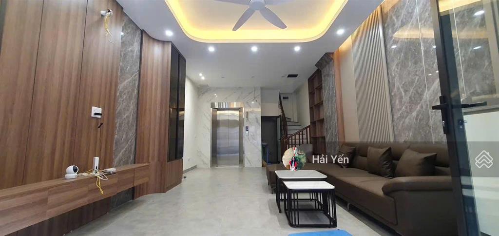 Nhà mới hai bà trưng! bán nhà riêng 5 tầngx32m2, thang máy, lô góc, 1 nhà ra phố. giá chỉ 9,x tỷ
