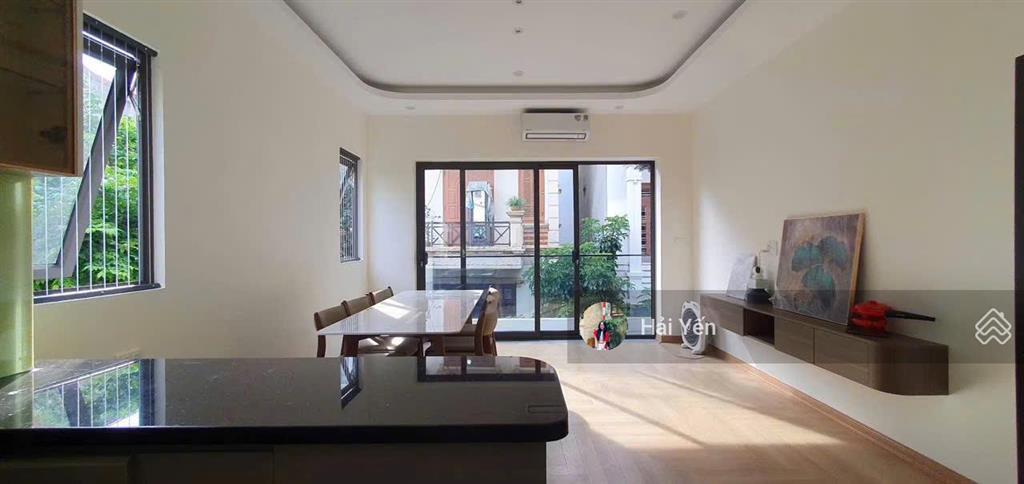 Nhà mới hai bà trưng! bán nhà riêng 5 tầngx32m2, thang máy, lô góc, 1 nhà ra phố. giá chỉ 9,x tỷ