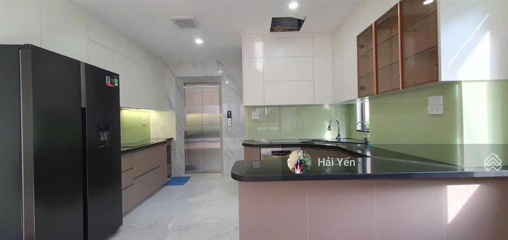 Nhà mới hai bà trưng! bán nhà riêng 5 tầngx32m2, thang máy, lô góc, 1 nhà ra phố. giá chỉ 9,x tỷ