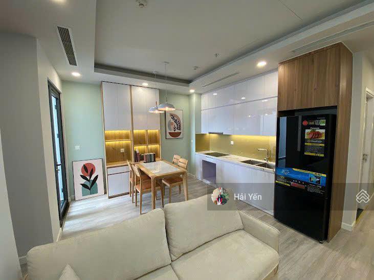 Cho thuê căn hộ tòa eurowindow trần duy hưng, 2 pn, dt 95m2, nhà thoáng. giá 14 triệu/th