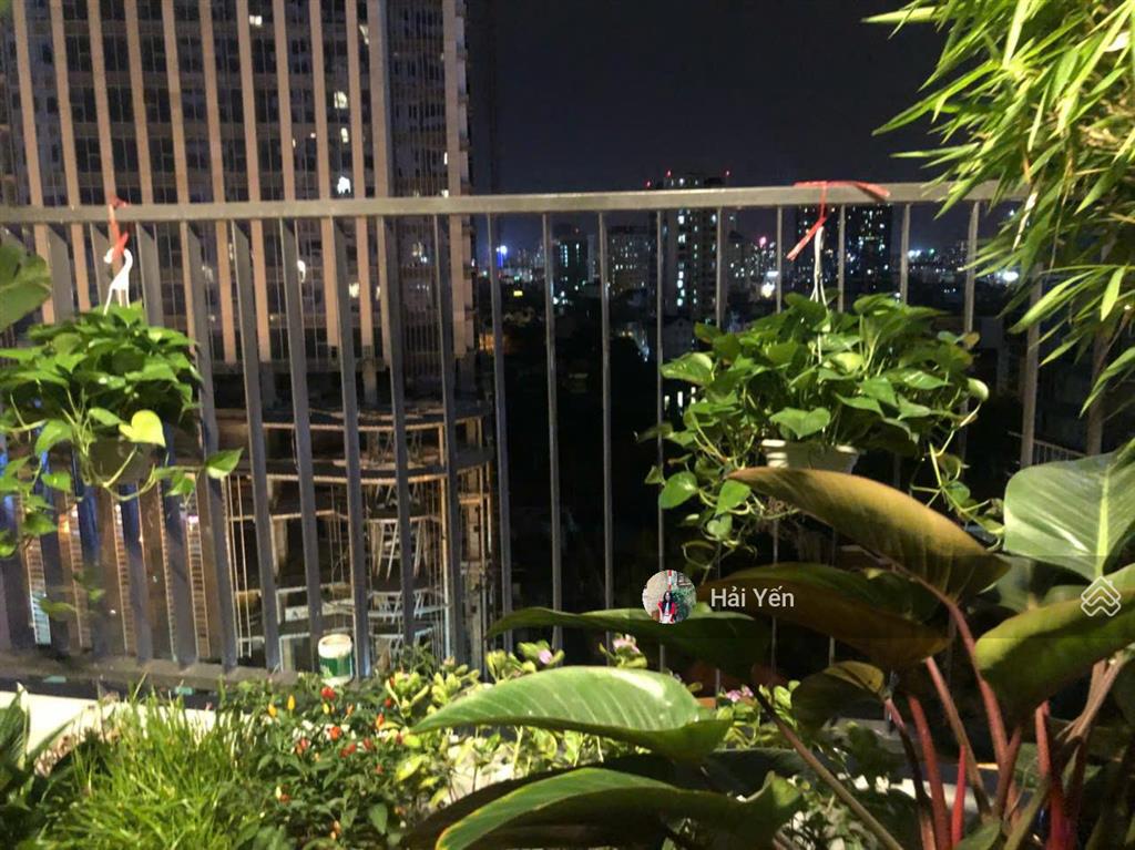 Cho thuê căn hộ 3 phòng ngủ, căn góc, dt 125m2, nội thất hiện đại tại lê văn lương, tòa golden palm