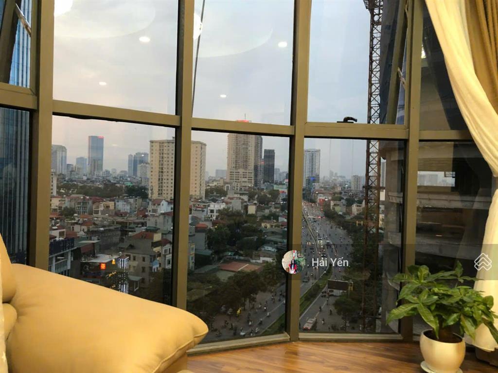 Cho thuê căn hộ 3 phòng ngủ, căn góc, dt 125m2, nội thất hiện đại tại lê văn lương, tòa golden palm