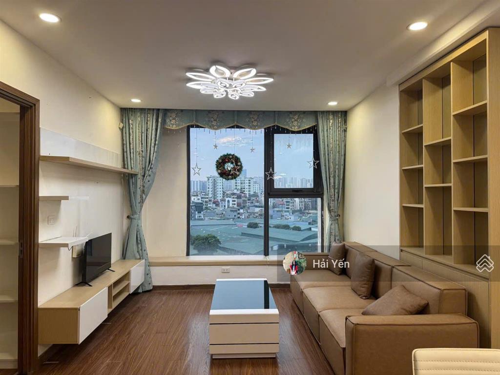 Cho thuê căn hộ tòa golden palm, 21 lê văn lương, dt 95m2, 2pn, hướng mát. giá 18 triệu/tháng