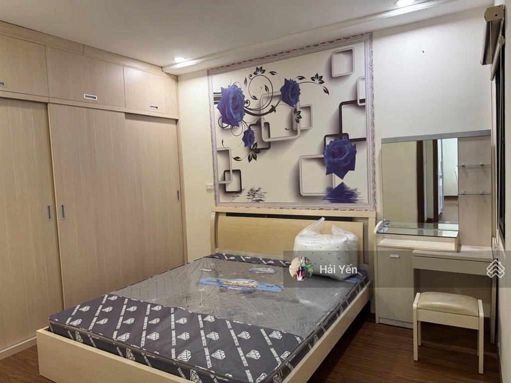 Cho thuê căn hộ tòa golden palm, 21 lê văn lương, dt 95m2, 2pn, hướng mát. giá 18 triệu/tháng