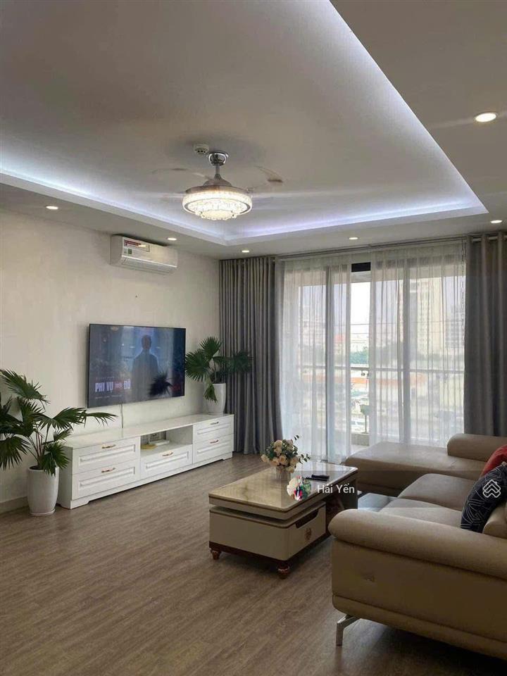 Giá tốt tôi cho thuê căn 2 ngủ, 2vs, dt 95m, nhà rộng, thoáng, giá 14tr/th tại golden land