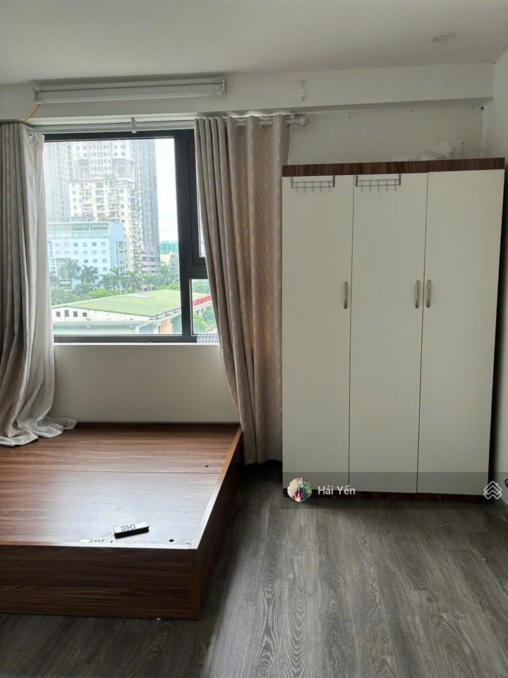 Giá tốt tôi cho thuê căn 2 ngủ, 2vs, dt 95m, nhà rộng, thoáng, giá 14tr/th tại golden land