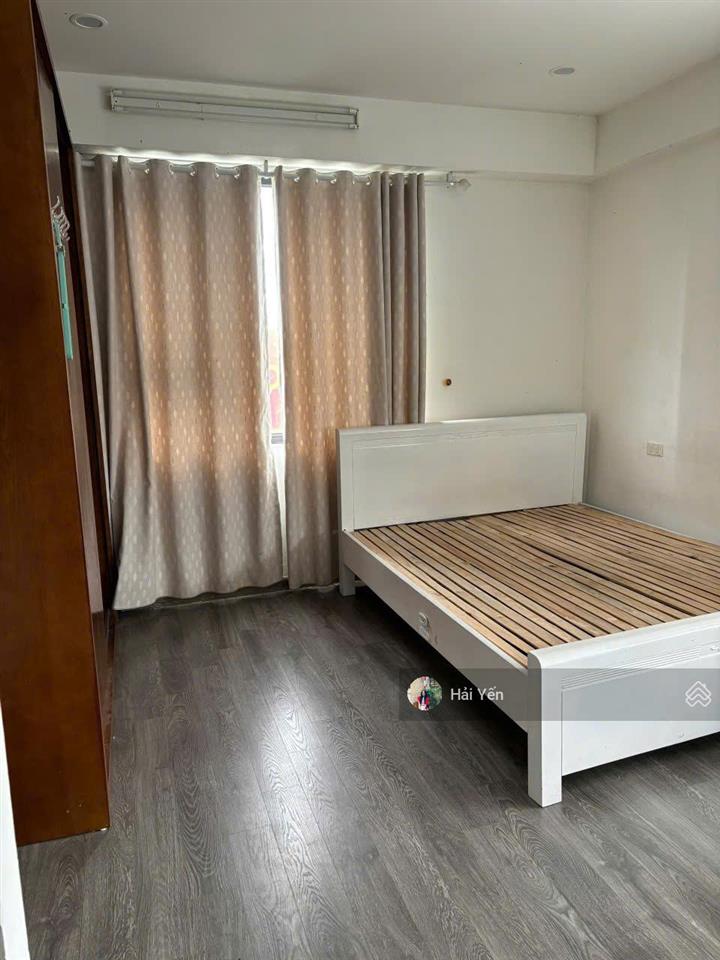 Giá tốt tôi cho thuê căn 2 ngủ, 2vs, dt 95m, nhà rộng, thoáng, giá 14tr/th tại golden land