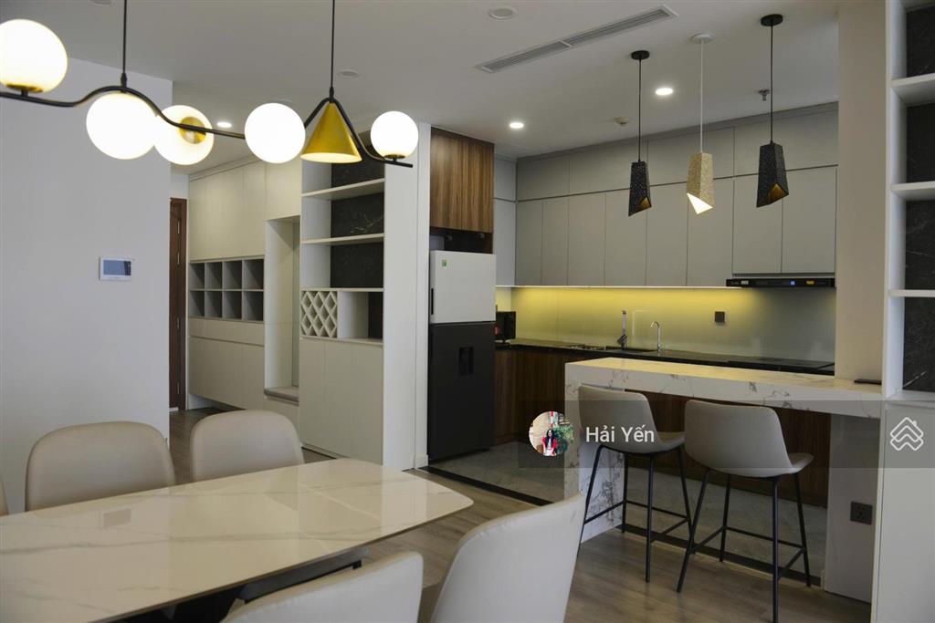Giá cực tốt mình cho thuê căn 3 ngủ, 2 vs, dt 110m, nhà thoáng vị trí đẹp giá 18tr tại golden palm