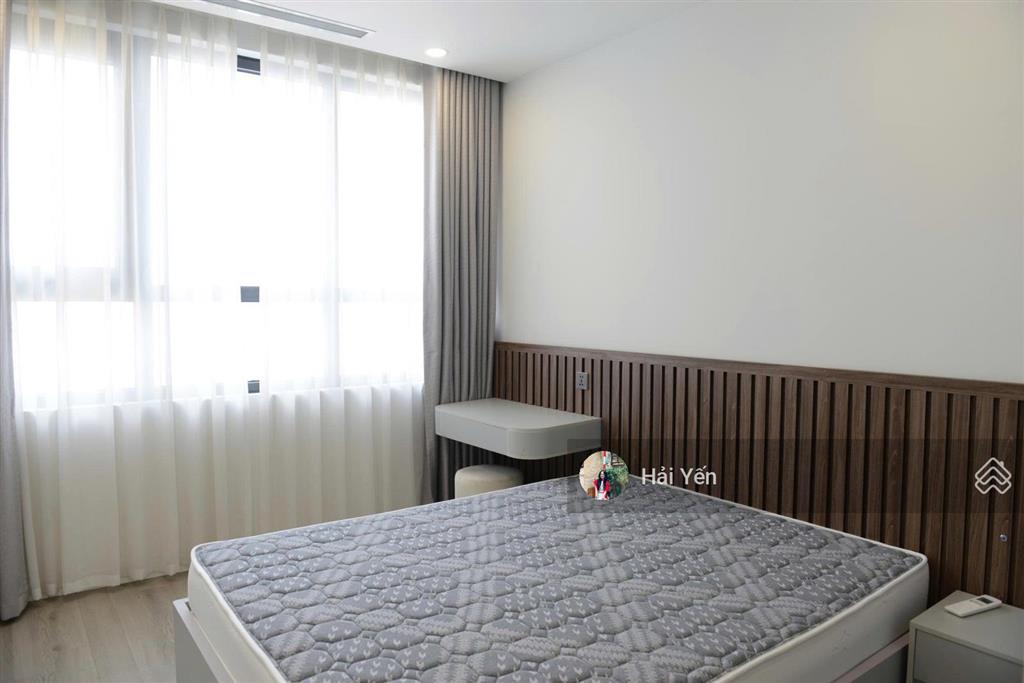 Giá cực tốt mình cho thuê căn 3 ngủ, 2 vs, dt 110m, nhà thoáng vị trí đẹp giá 18tr tại golden palm