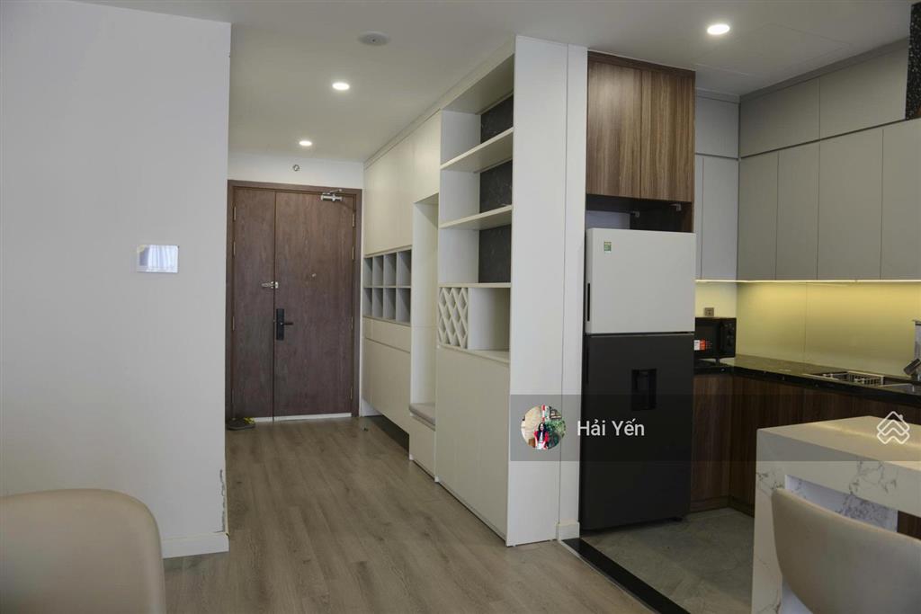 Giá cực tốt mình cho thuê căn 3 ngủ, 2 vs, dt 110m, nhà thoáng vị trí đẹp giá 18tr tại golden palm
