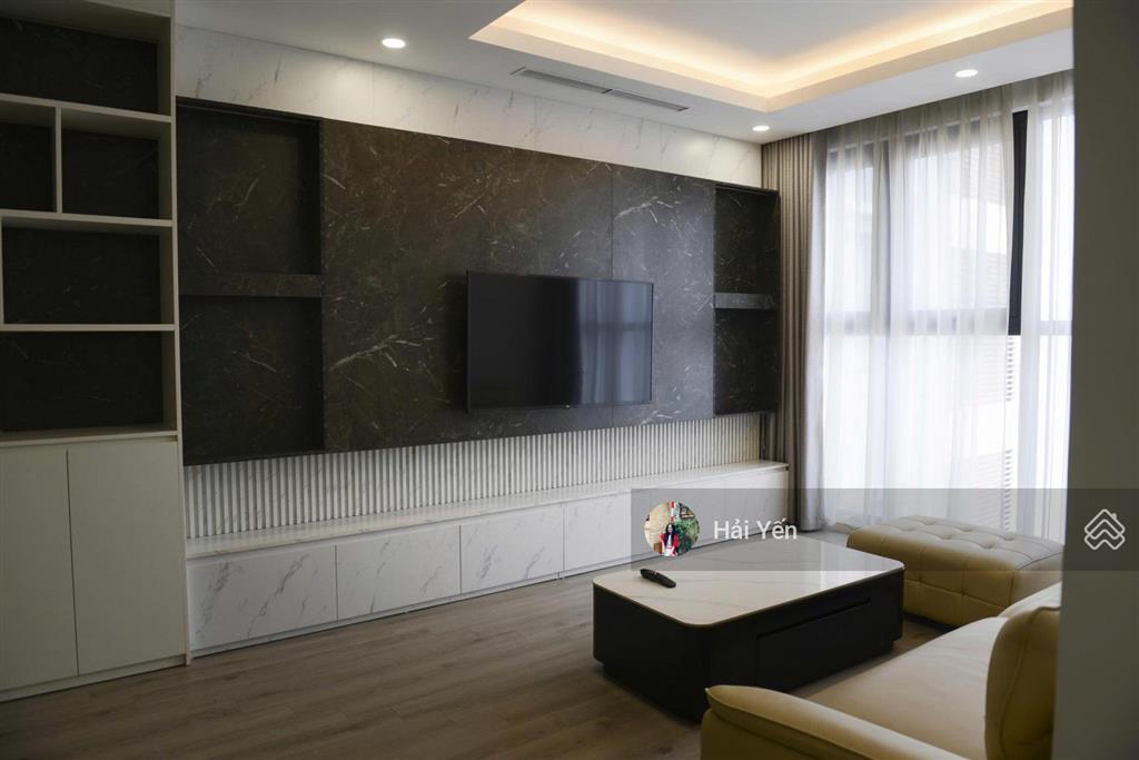 Giá cực tốt mình cho thuê căn 3 ngủ, 2 vs, dt 110m, nhà thoáng vị trí đẹp giá 18tr tại golden palm