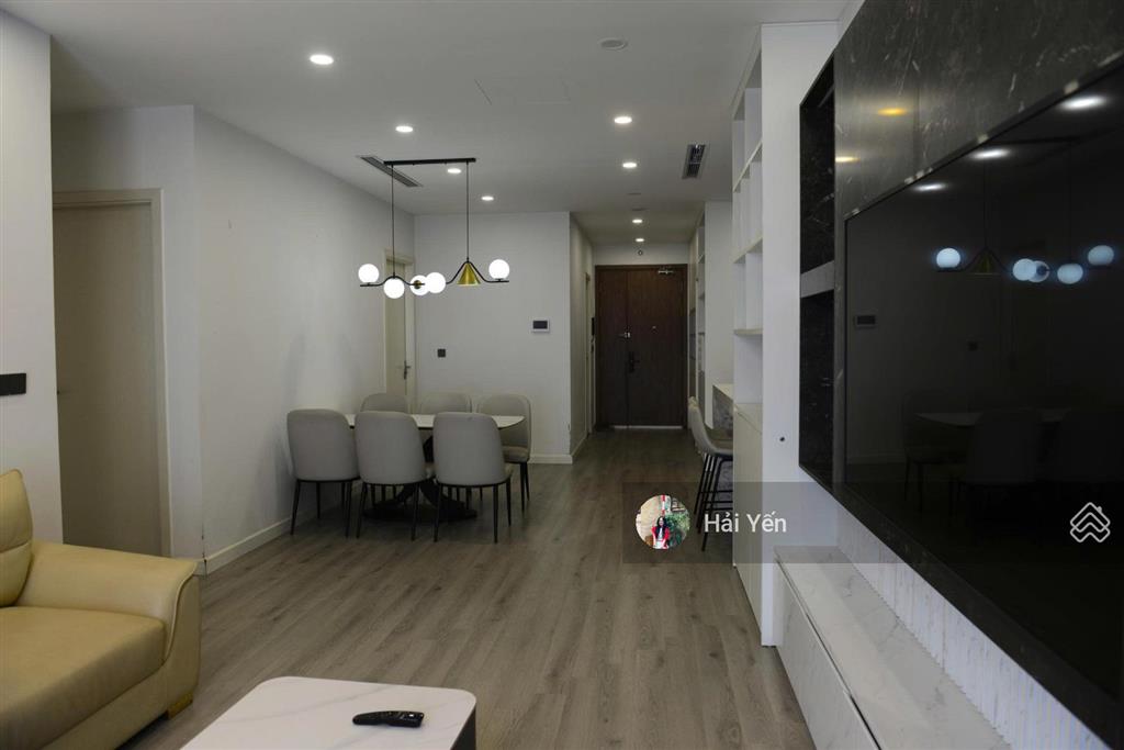 Giá cực tốt mình cho thuê căn 3 ngủ, 2 vs, dt 110m, nhà thoáng vị trí đẹp giá 18tr tại golden palm