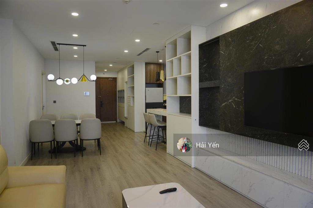 Giá cực tốt mình cho thuê căn 3 ngủ, 2 vs, dt 110m, nhà thoáng vị trí đẹp giá 18tr tại golden palm