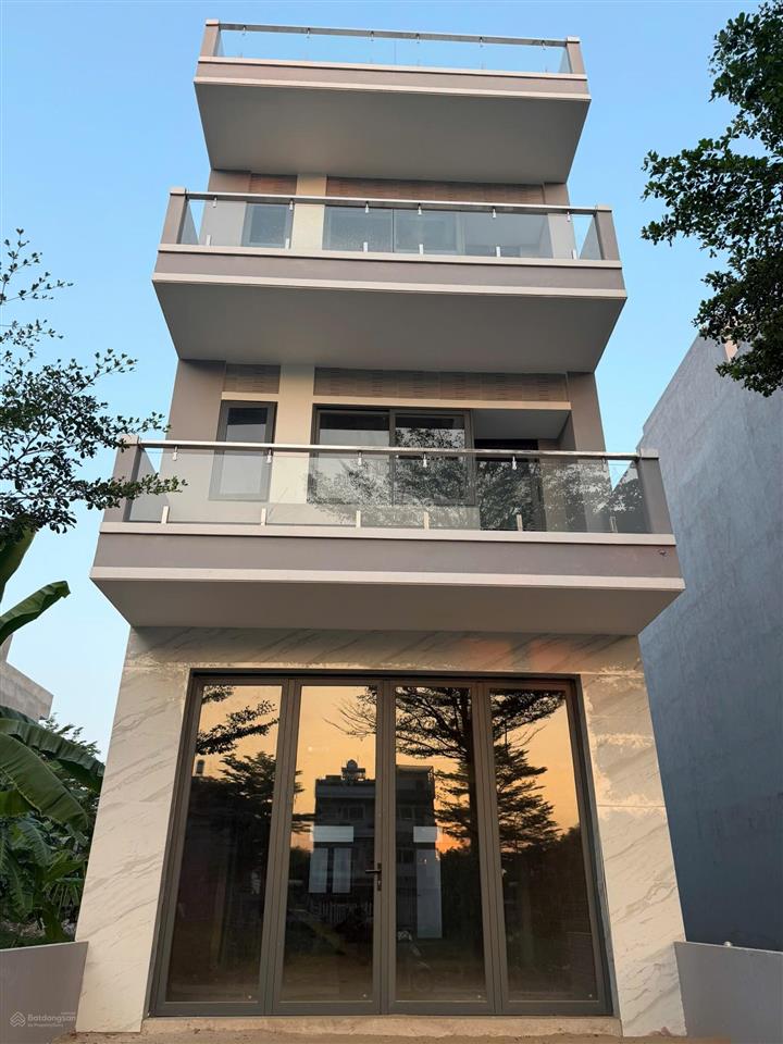 Bán nhà phố đảo valora mizuki park, giá 9,1 tỷ vnd bàn giao hoàn thiện bên ngoài.