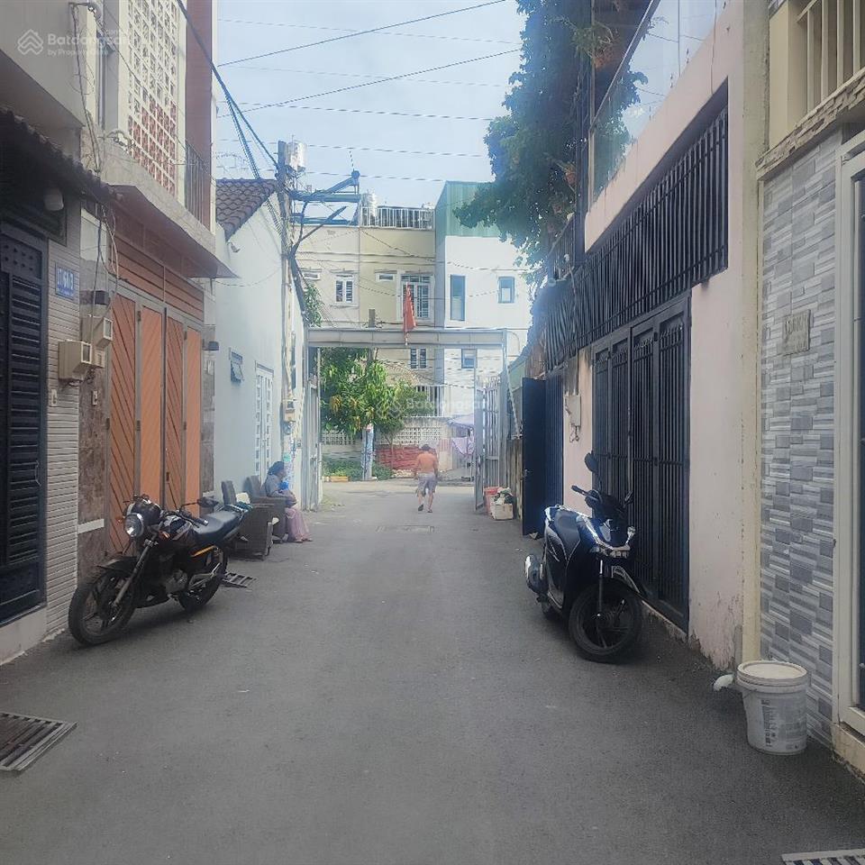 Bán nhà mới 3 tầng ngay chợ hiệp bình 66m2 ngang 4m khu đồng bộ chỉ 7,8 tỷ thương lượng