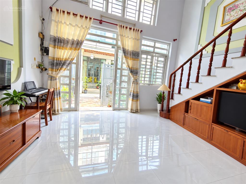 Bán nhà quốc lộ 13 52m2 3 tầng ngang hơn 5m gần khu hồng long vạn phúc city chỉ 5 tỷ