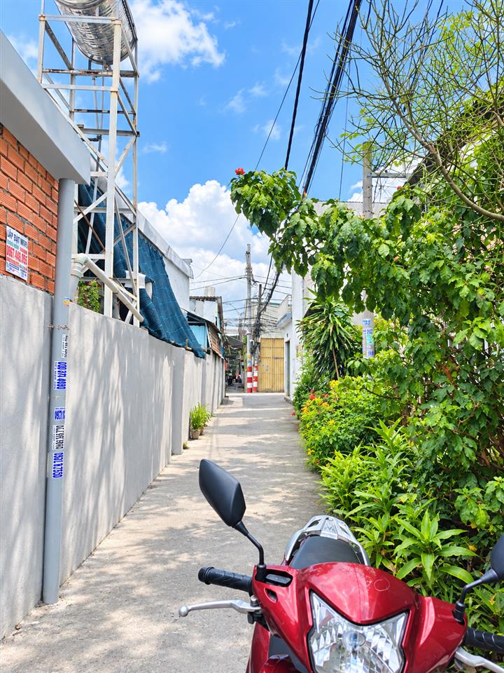 Nhà cho thuê đối diện vạn phúc city  52m2  2 tầng  2 pn  hẻm ô tô  chỉ 8 triệu
