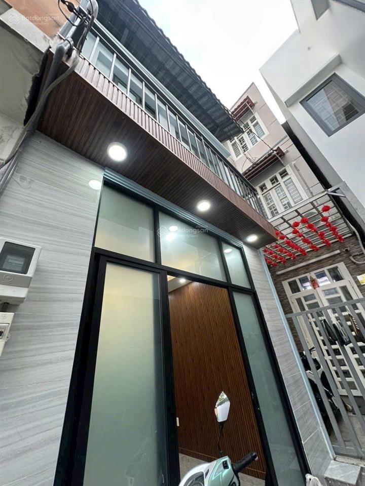 Nhà đẹp 2 tầng  sát quốc lộ 13  sổ hồng riêng  chỉ 2,2 tỷ thương lượng