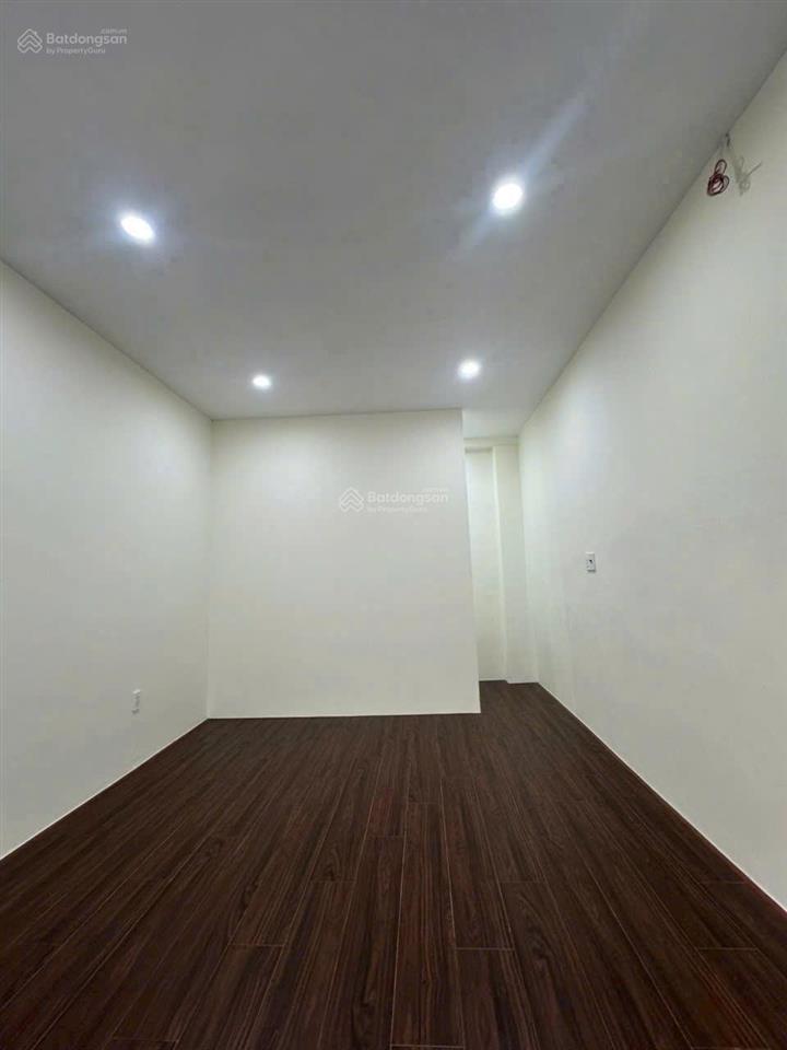 Nhà đẹp 2 tầng  sát quốc lộ 13  sổ hồng riêng  chỉ 2,2 tỷ thương lượng