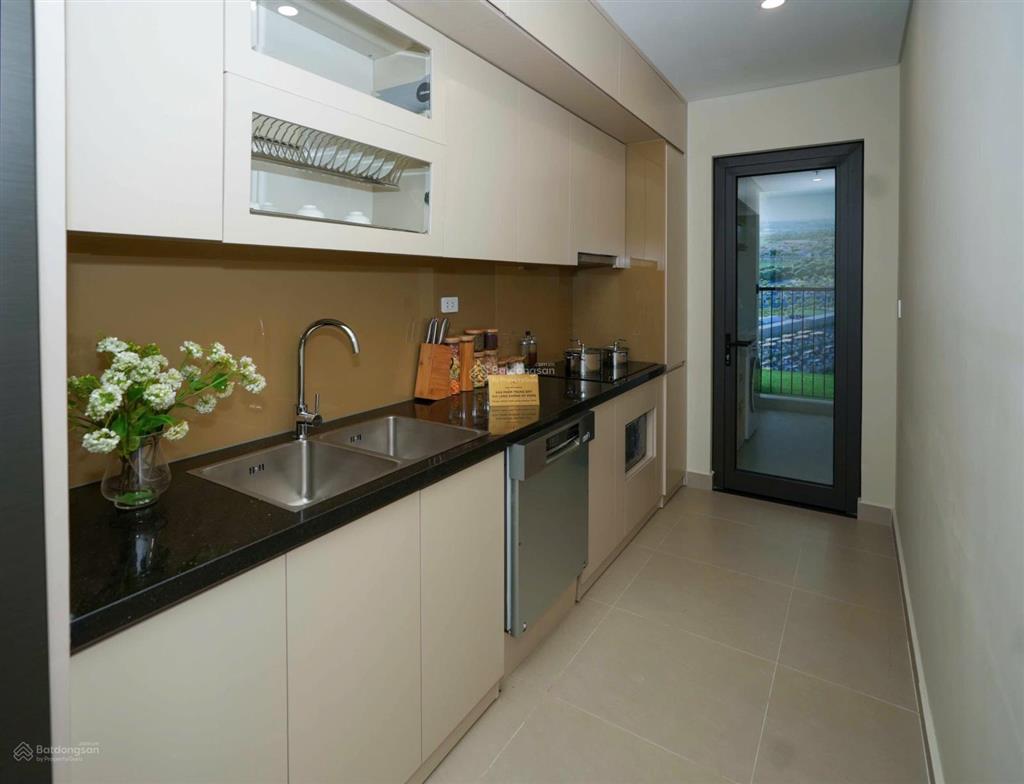 Bán căn hộ 2 pn+ tầng 19 view hồ, công viên  5.6 tỷ có thương lượng
