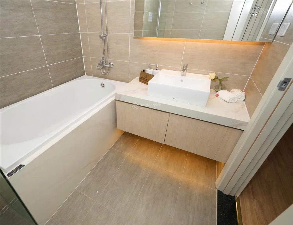 Bán căn hộ 2 pn+ tầng 19 view hồ, công viên  5.6 tỷ có thương lượng
