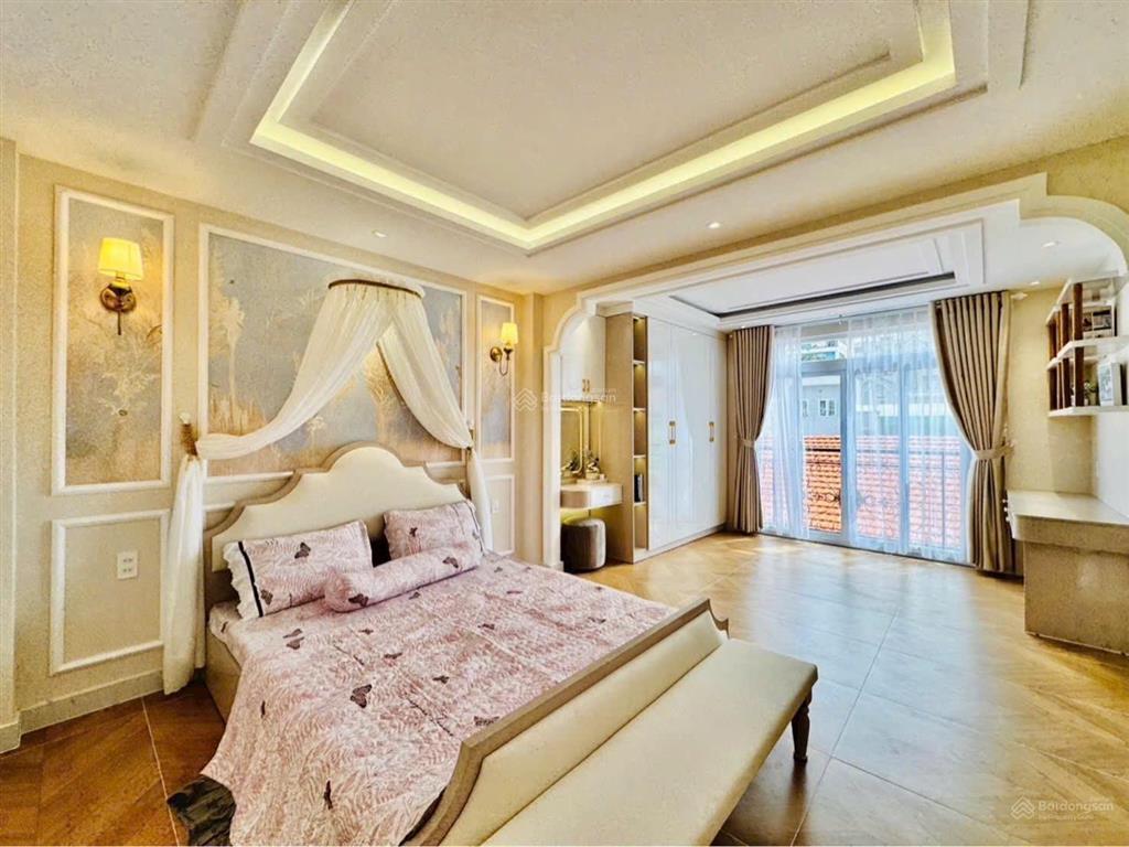 Nhà đẹp xây mới phong cách tân cổ điển có 4 pn tại p11 gò vấp. diện tích 7m x 7m