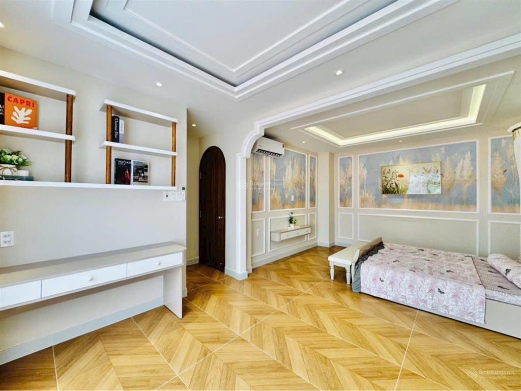 Nhà đẹp xây mới phong cách tân cổ điển có 4 pn tại p11 gò vấp. diện tích 7m x 7m