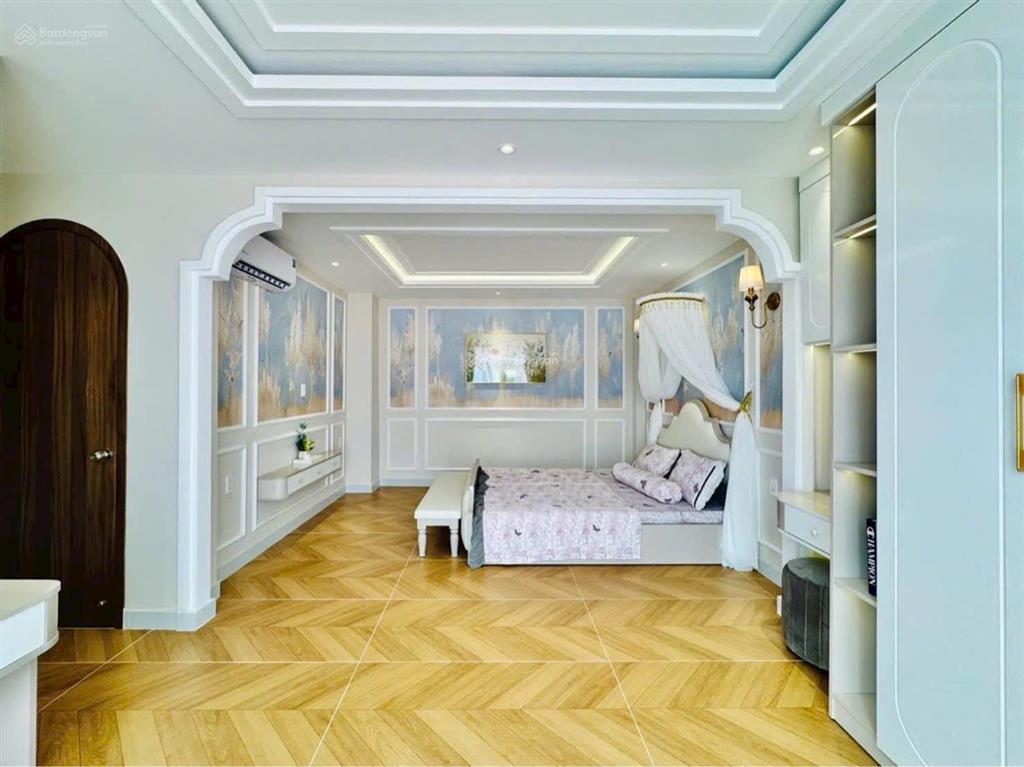 Nhà đẹp xây mới phong cách tân cổ điển có 4 pn tại p11 gò vấp. diện tích 7m x 7m