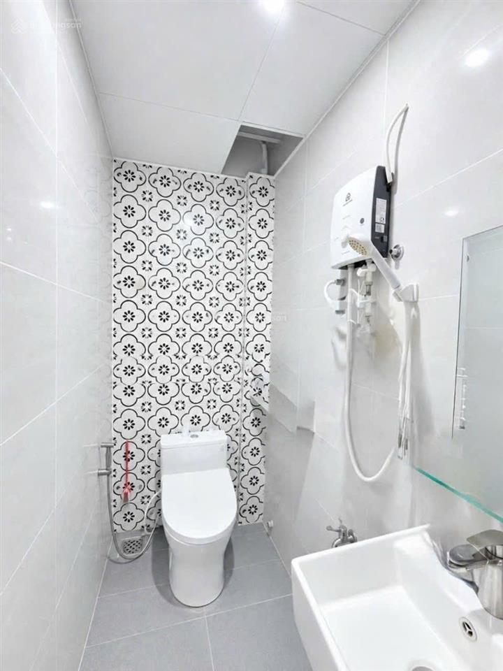 Hèm xe hơi thông.gần công viên làng hoa.
giá chi 3.65 tỷ thương lượng.gò vấp
diện tích 3.7 x 12 xâ