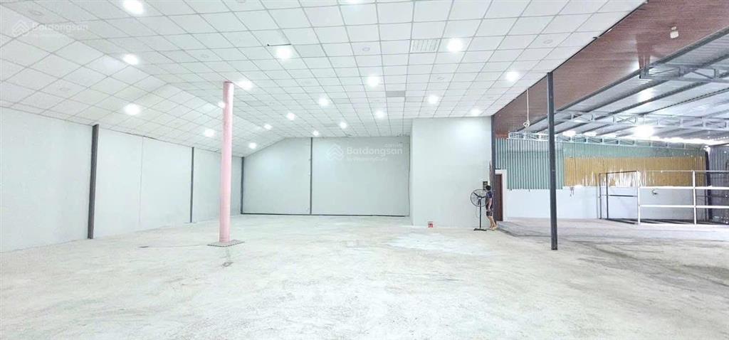 Kho q 12 ( đường lê thị riêng ) 550 m2 giá 40 triệu / tháng . ( giá tốt nhất khu vực )