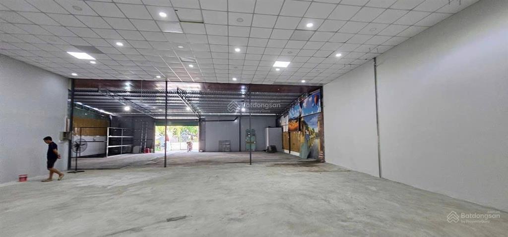 Kho q 12 ( đường lê thị riêng ) 550 m2 giá 40 triệu / tháng . ( giá tốt nhất khu vực )