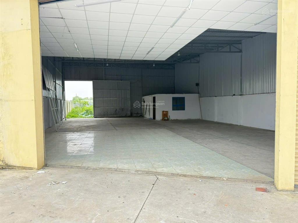 Cho thuê kho xưởng 300 m2 / 13 triệu/tháng đường 824 (đức hoà  long an)