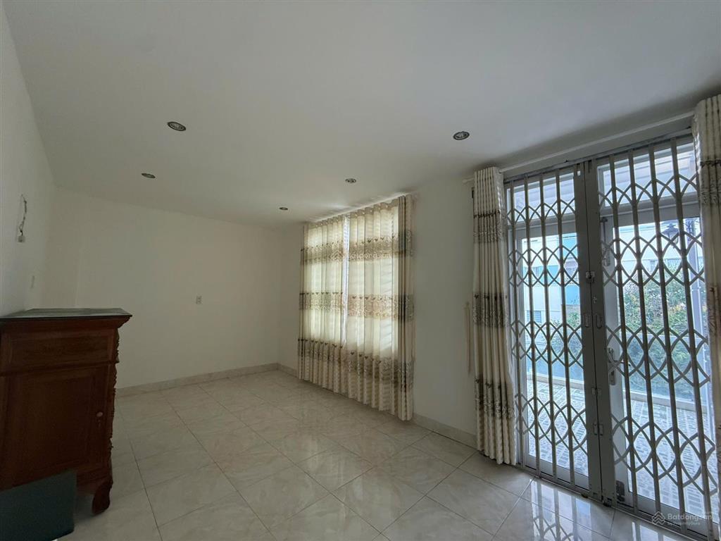 Nhà 3 tầng đường b5 khu đô thị vĩnh điềm trung dt 108m2 ngang 6m sổ hoàn công