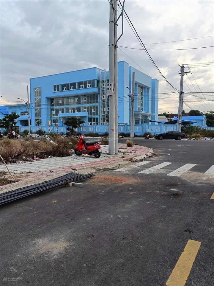 Đất tái định cư ngọc hiệp dt 99m2 ngang 4,5m đường 16m vỉa hè rộng