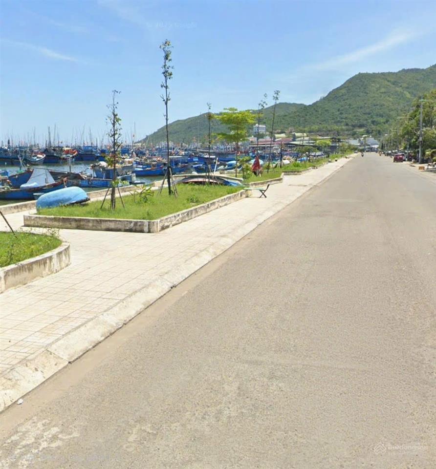 Nhà cấp 4 mặt tiền nguyễn văn linh hòn rớ 1 dt 70m2 ngang 5m view trực biển