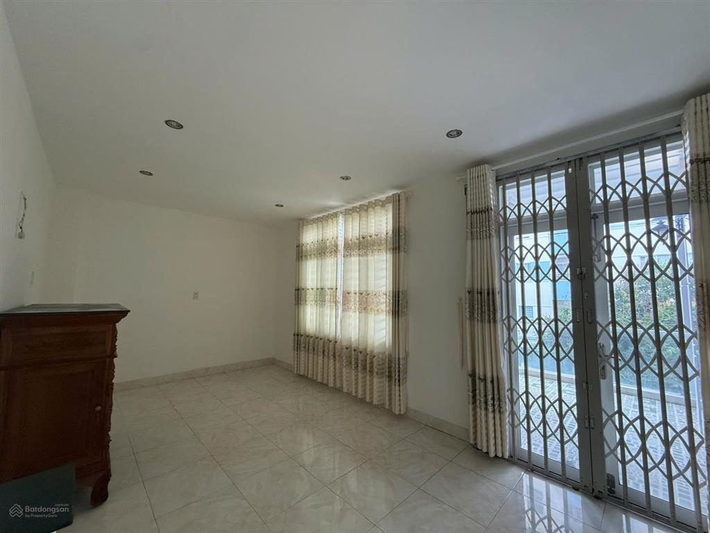Nhà 3 tầng mặt tiền đường b5 kđt vĩnh điềm trung dt 108m2 ngang 6m gần trường quốc tế