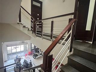 Nhà 3,5 tầng mặt tiền đường c1 nguyễn hữu xuyến dt 108m2 đối diện công viên