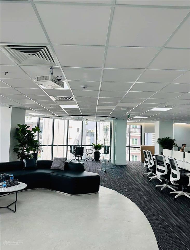 Văn phòng toà nhà tài chính cho thuê hơn 200 m2 cách sân bay tân sơn nhất chỉ 5 phút
