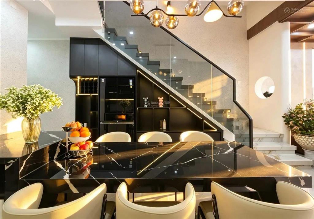 Siêu phẩm mặt tiền hoà xuân nhà 5x20 với 277m2 sàn. full nội thất cao cấp, ô tô đậu đỗ trong sân