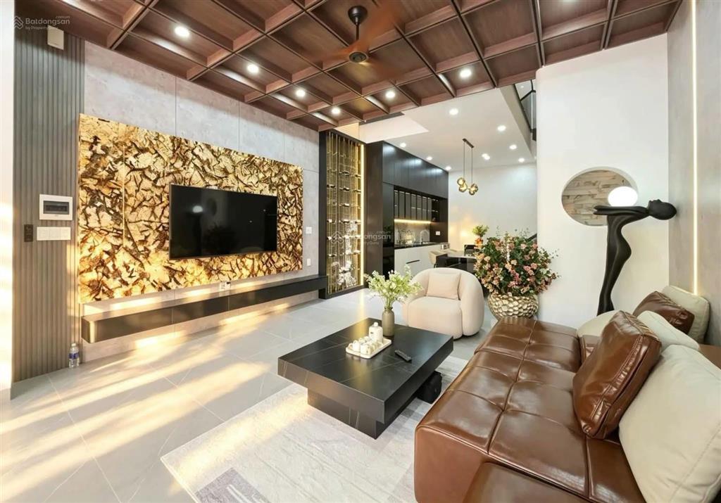 Siêu phẩm mặt tiền hoà xuân nhà 5x20 với 277m2 sàn. full nội thất cao cấp, ô tô đậu đỗ trong sân