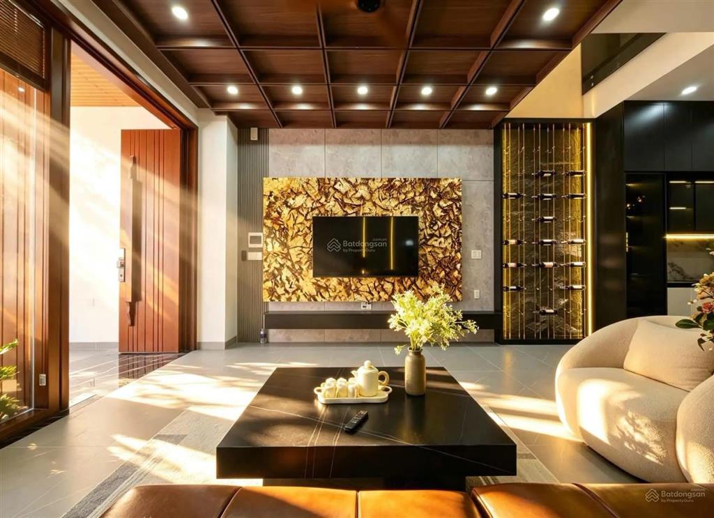 Siêu phẩm mặt tiền hoà xuân nhà 5x20 với 277m2 sàn. full nội thất cao cấp, ô tô đậu đỗ trong sân