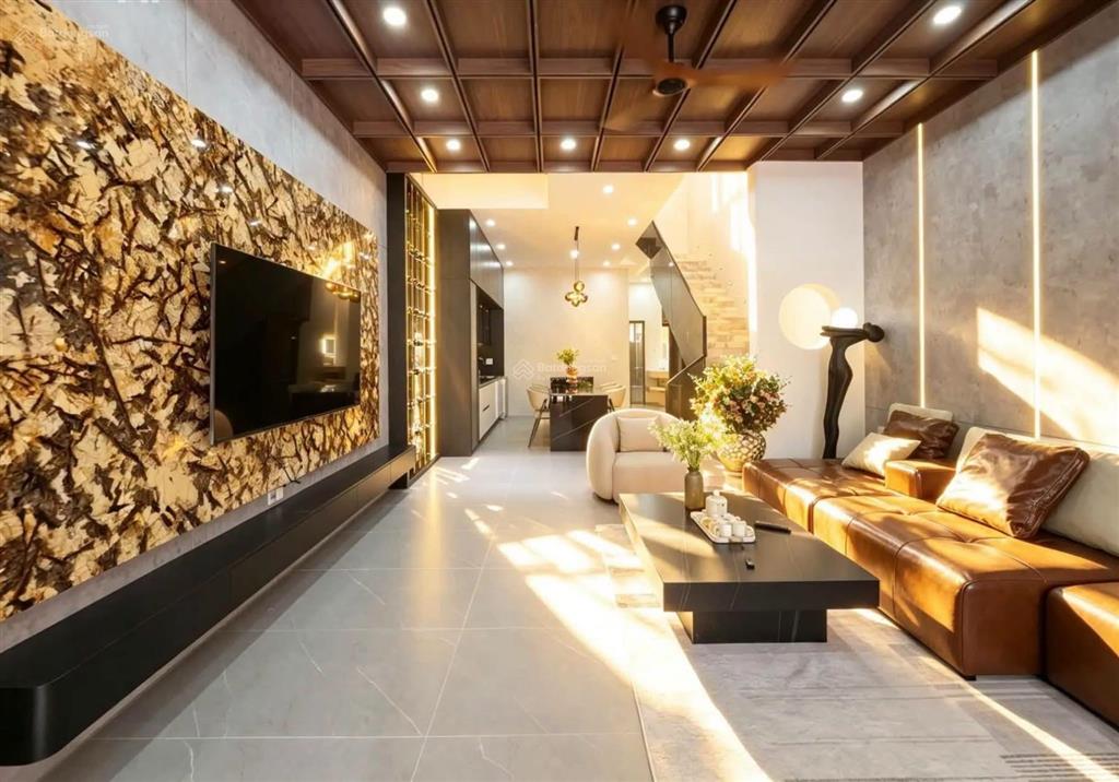 Siêu phẩm mặt tiền hoà xuân nhà 5x20 với 277m2 sàn. full nội thất cao cấp, ô tô đậu đỗ trong sân