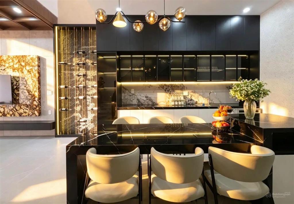 Siêu phẩm mặt tiền hoà xuân nhà 5x20 với 277m2 sàn. full nội thất cao cấp, ô tô đậu đỗ trong sân