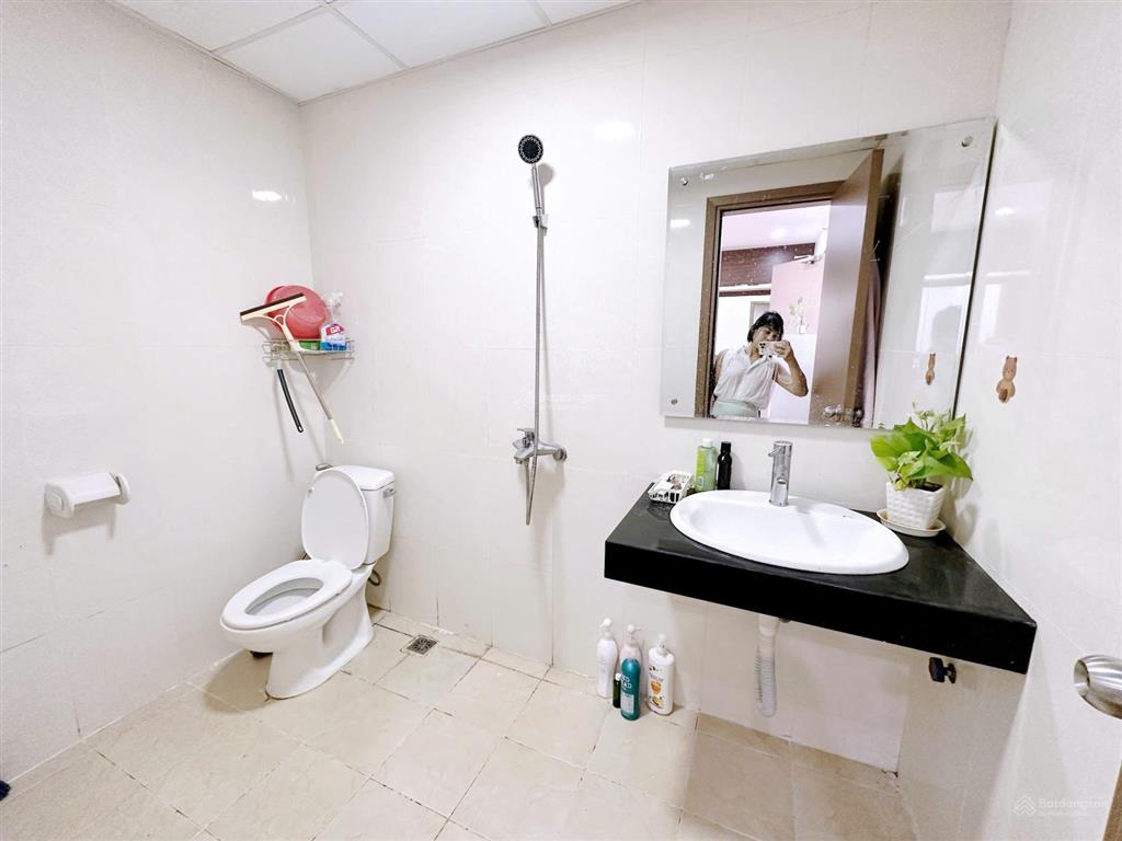 Cho thuê cc az sky  kđt định công, dt 78m2, 2 phòng ngủ, 2 vs, đủ đồ đẹp