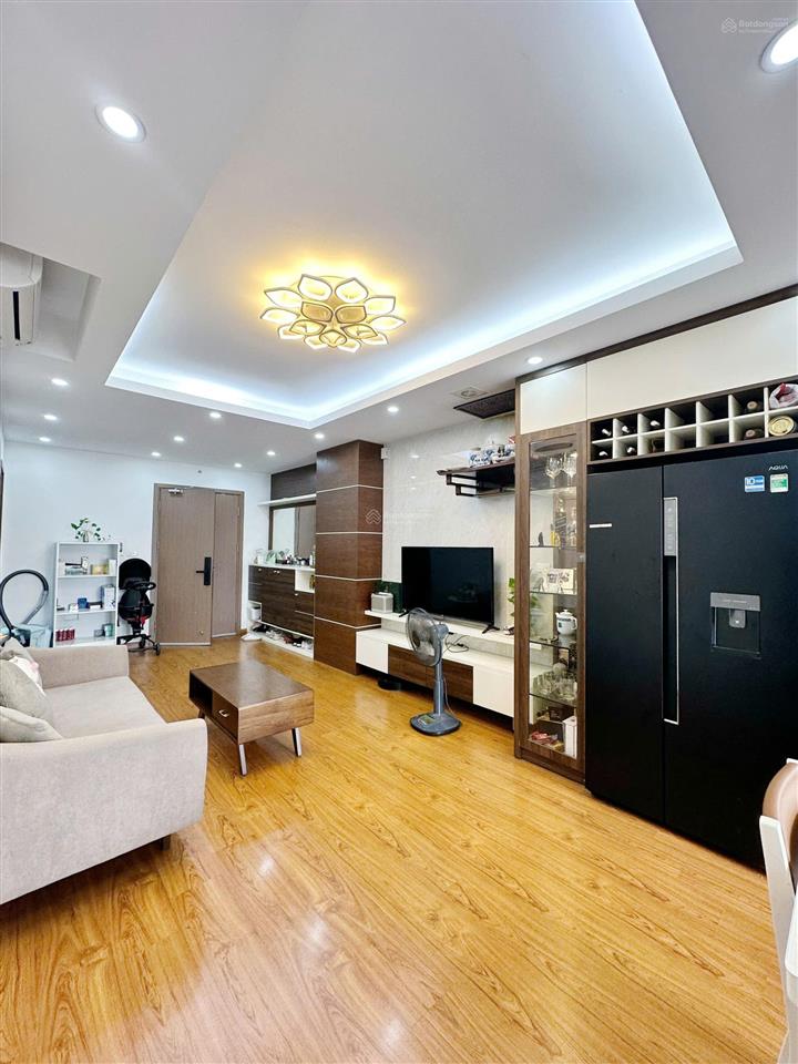 Cho thuê cc az sky  kđt định công, dt 78m2, 2 phòng ngủ, 2 vs, đủ đồ đẹp