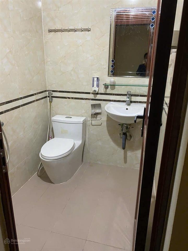 Cho thuê nhà ngõ trần điền,,100m*2,5 tầng, 4 ngủ, 200m ra vành đai 2,5.ngõ ô tô tránh