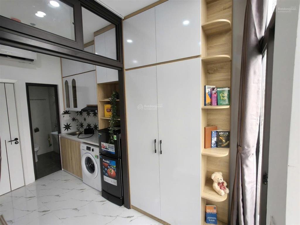 Cho thuê ccmn 2 ngủ ngõ 95 cự lộc, 25m, full đồ, thang máy, 6,2 triệu/th.  0904 043 ***