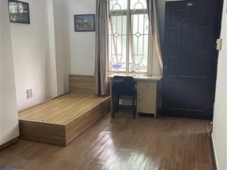 Cho thuê phòng 2 ngủ ngõ 258 tôn đức thắng, 35m, wc khép kín, full đồ, gần phố. cc 0904 043 ***